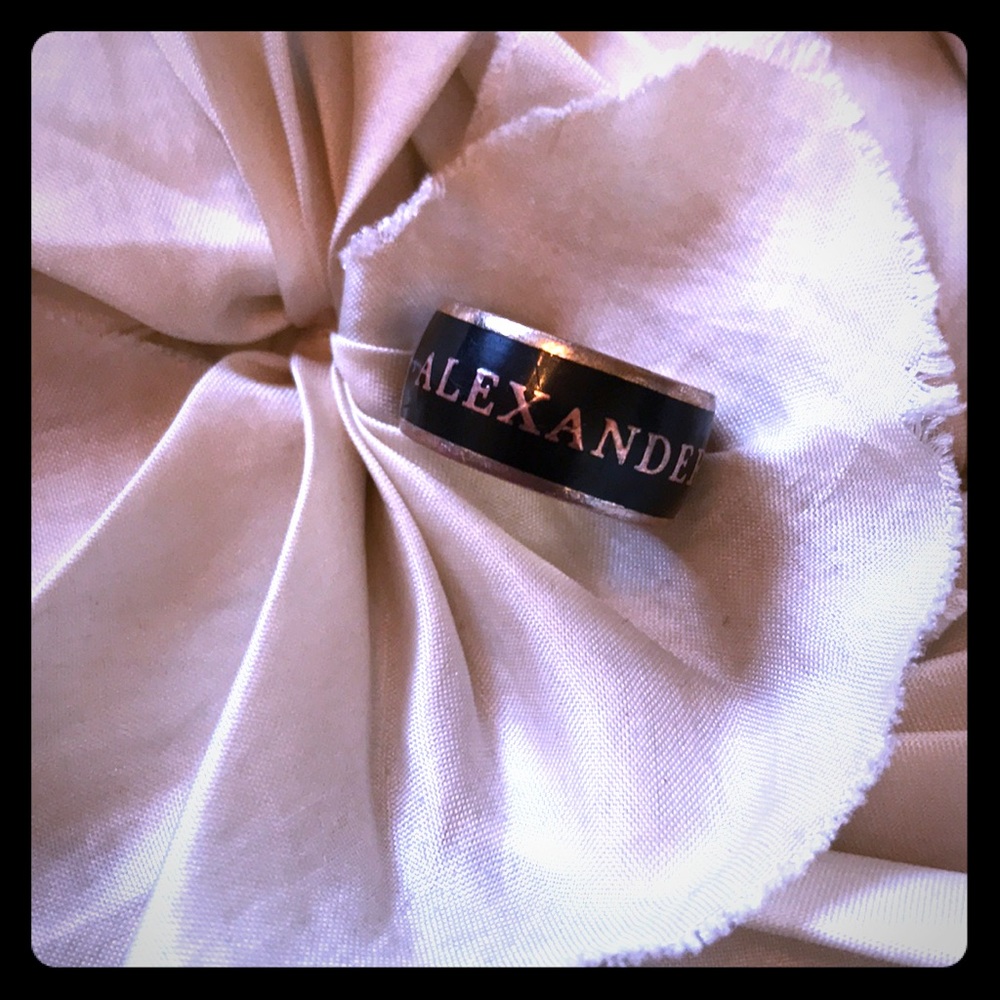 100% authentic Alexander McQueen ring 😍❤️😍